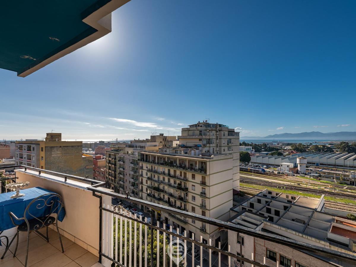 Cityscape Vista Apartment Кальярі Екстер'єр фото